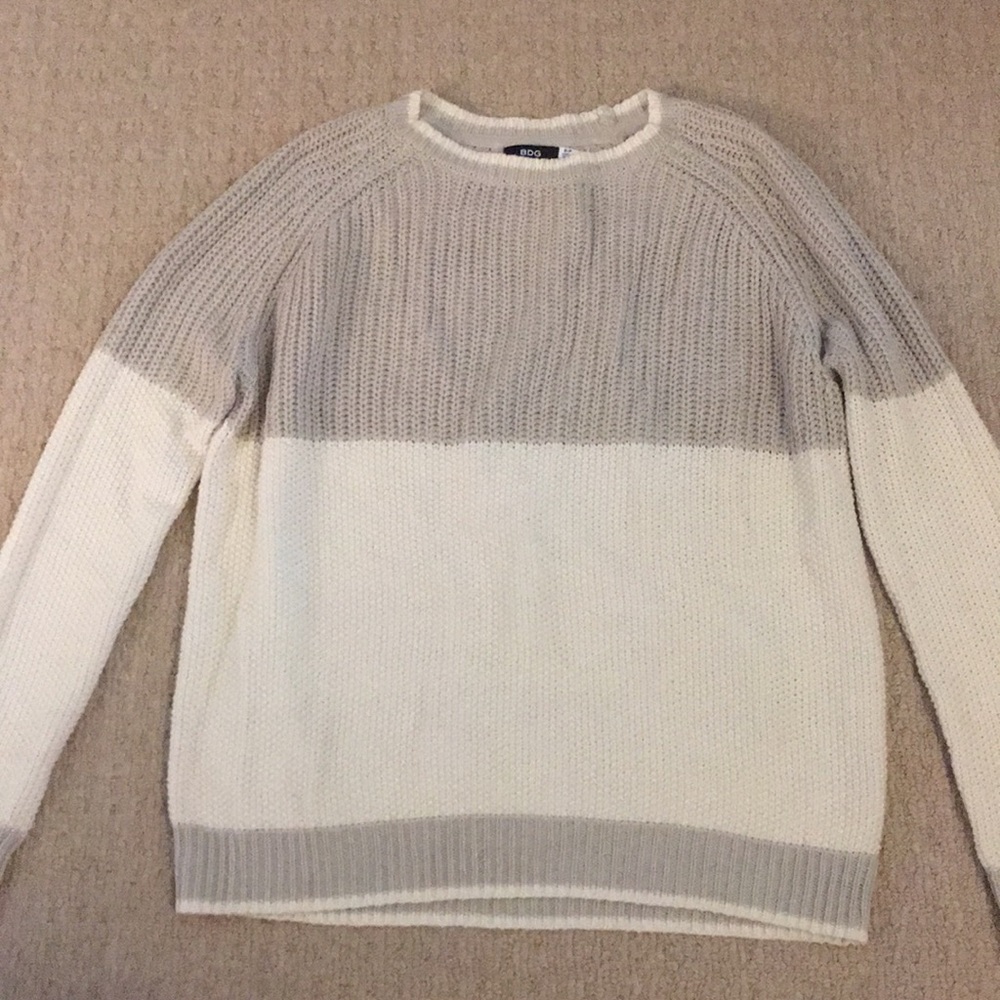 URBAN OUTFITTERS SWEATER